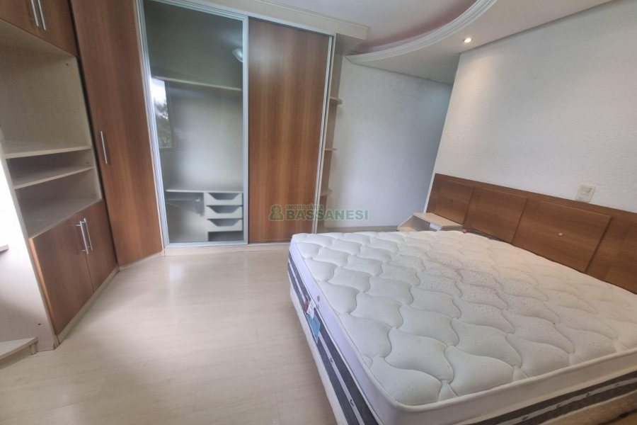 Apartamento com 75m², 3 dormitórios, 2 vagas, no bairro Saint Etienne em Caxias do Sul para Alugar