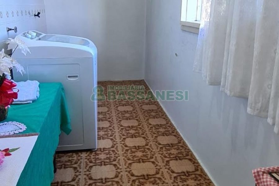 Casa com 188m², 3 dormitórios, 1 vaga, no bairro Jardim das Hortências em Caxias do Sul para Comprar