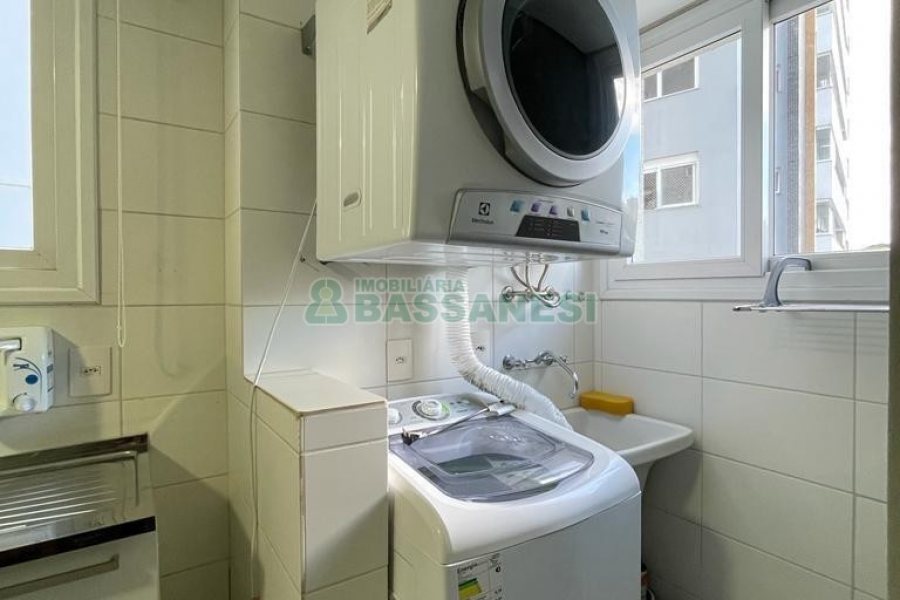 Apto Mobiliado com 52m², 1 dormitório, 1 vaga, no bairro Lourdes em Caxias do Sul para Alugar