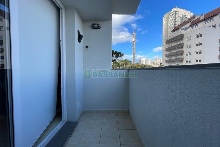 Apto Mobiliado com 52m², 1 dormitório, 1 vaga, no bairro Lourdes em Caxias do Sul para Alugar