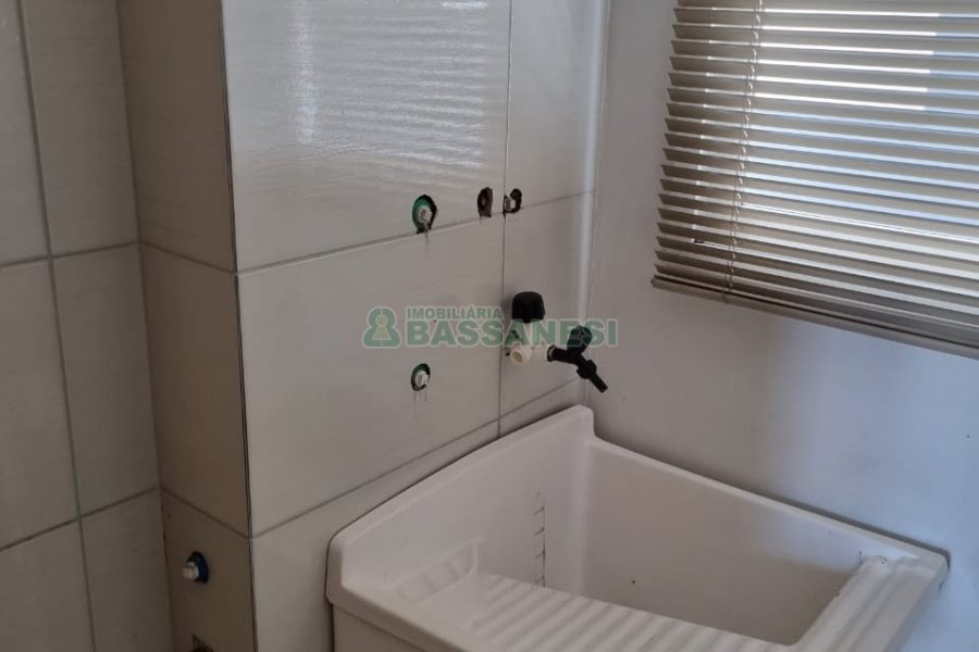 Apartamento com 55m², 2 dormitórios, 1 vaga, no bairro São Victor COHAB em Caxias do Sul para Comprar