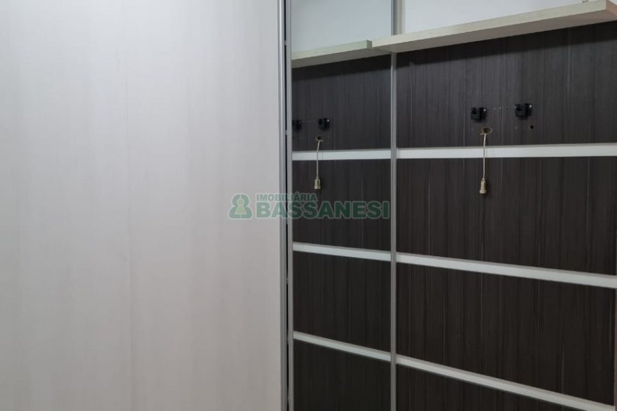 Apartamento com 55m², 2 dormitórios, 1 vaga, no bairro São Victor COHAB em Caxias do Sul para Comprar