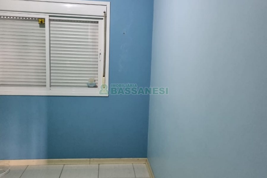 Apartamento com 55m², 2 dormitórios, 1 vaga, no bairro São Victor COHAB em Caxias do Sul para Comprar
