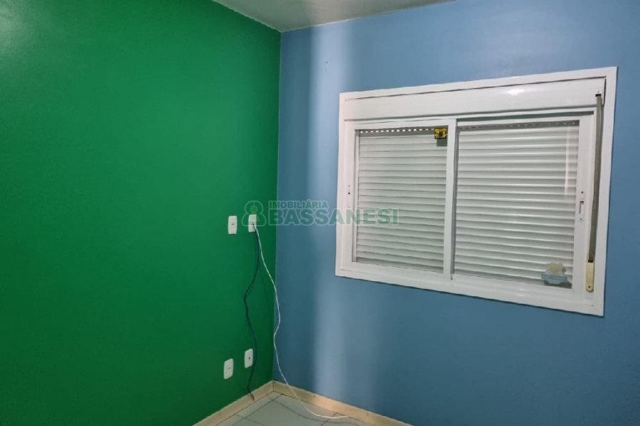 Apartamento com 55m², 2 dormitórios, 1 vaga, no bairro São Victor COHAB em Caxias do Sul para Comprar