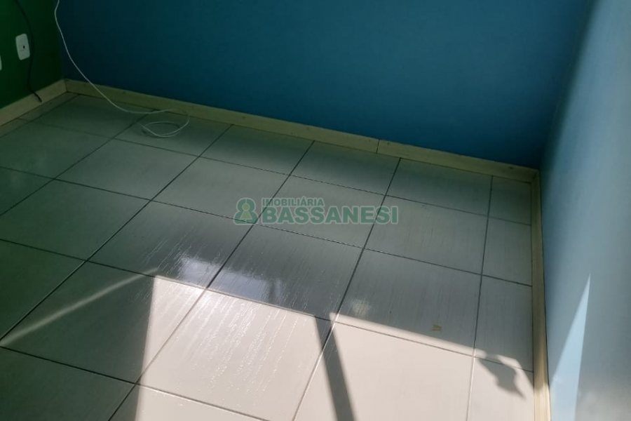 Apartamento com 55m², 2 dormitórios, 1 vaga, no bairro São Victor COHAB em Caxias do Sul para Comprar