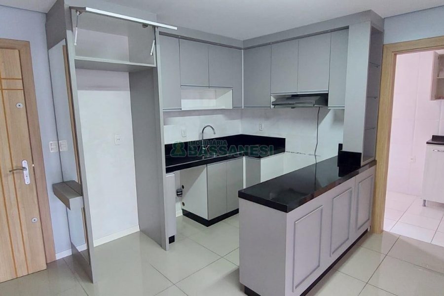 Apto Mobiliado com 93m², 3 dormitórios, 1 vaga, no bairro Charqueadas em Caxias do Sul para Alugar