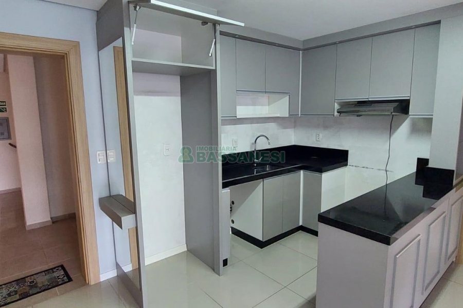 Apto Mobiliado com 93m², 3 dormitórios, 1 vaga, no bairro Charqueadas em Caxias do Sul para Alugar