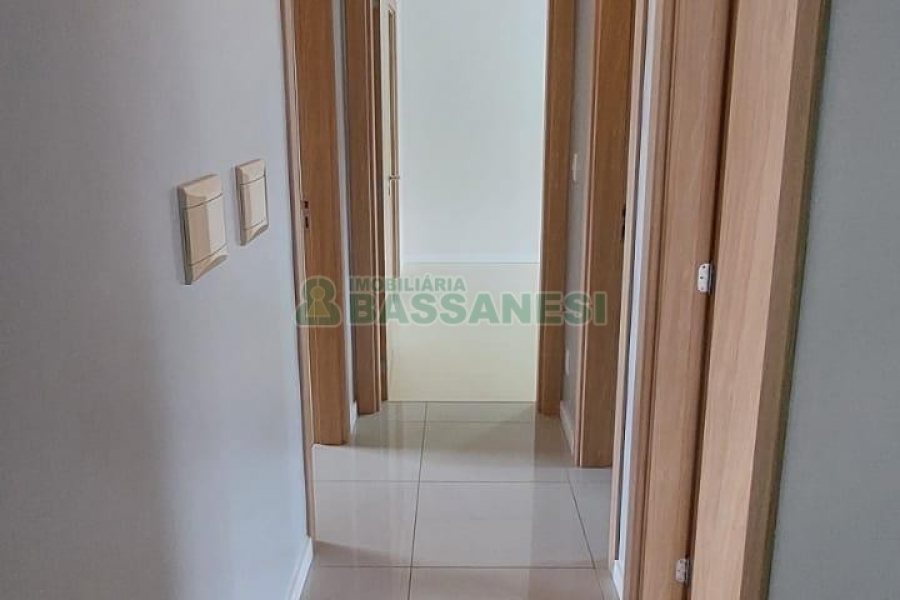 Apto Mobiliado com 93m², 3 dormitórios, 1 vaga, no bairro Charqueadas em Caxias do Sul para Alugar