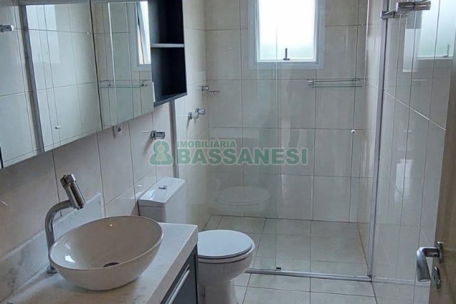 Apto Mobiliado com 93m², 3 dormitórios, 1 vaga, no bairro Charqueadas em Caxias do Sul para Alugar