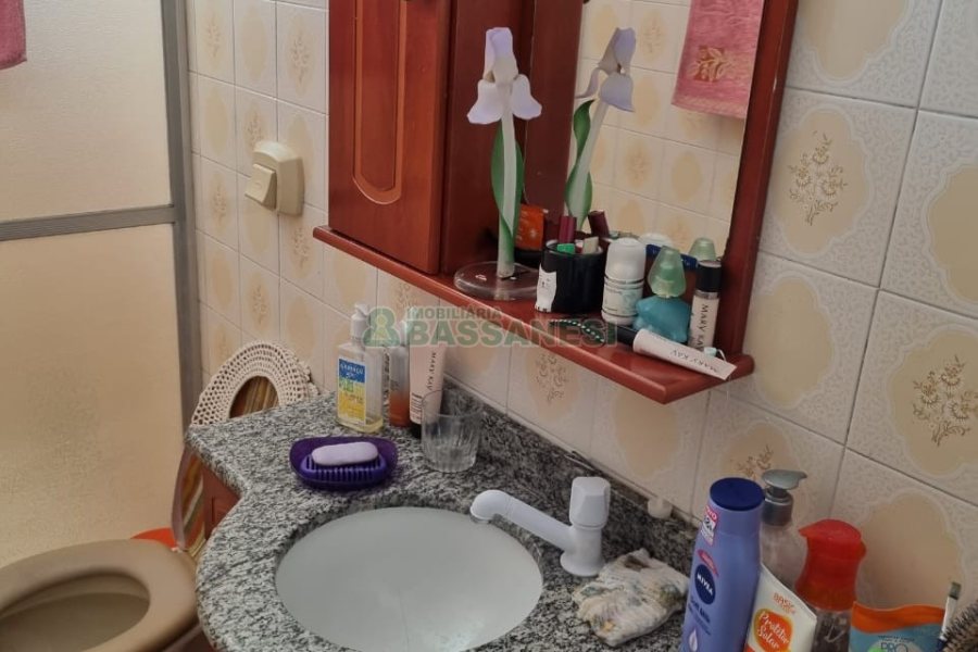 Apartamento com 57m², 2 dormitórios, 1 vaga, no bairro Jardim América em Caxias do Sul para Comprar