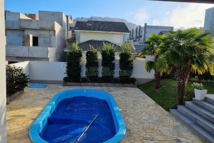 Casa com 114m², 3 dormitórios, 1 vaga, no bairro São Luiz em Caxias do Sul para Comprar