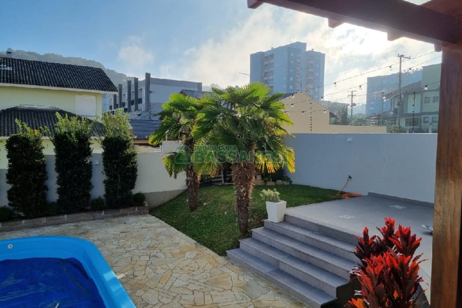 Casa com 114m², 3 dormitórios, 1 vaga, no bairro São Luiz em Caxias do Sul para Comprar