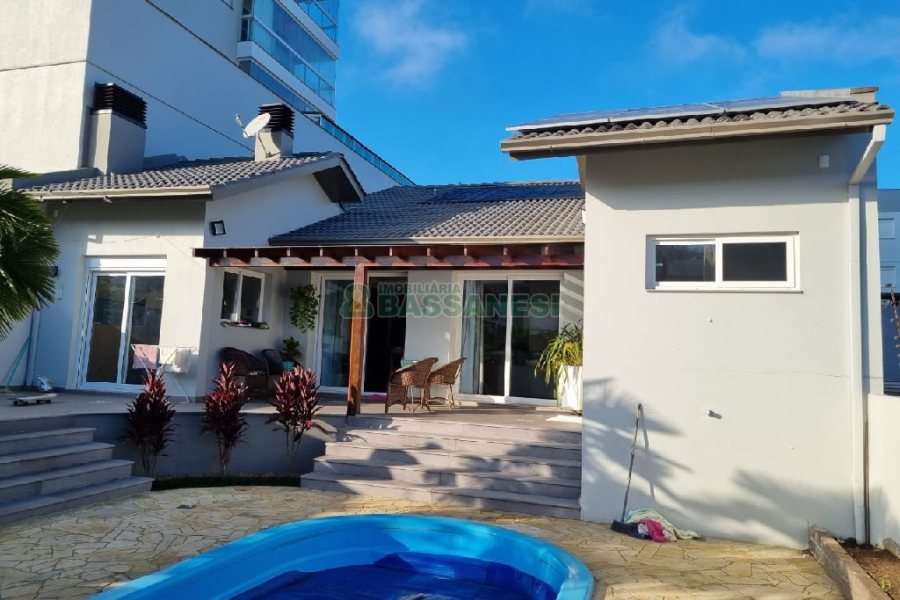Casa com 114m², 3 dormitórios, 1 vaga, no bairro São Luiz em Caxias do Sul para Comprar