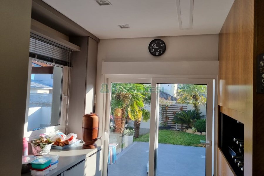 Casa com 114m², 3 dormitórios, 1 vaga, no bairro São Luiz em Caxias do Sul para Comprar