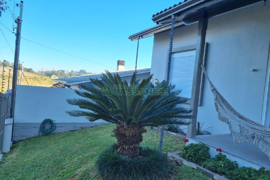 Casa com 114m², 3 dormitórios, 1 vaga, no bairro São Luiz em Caxias do Sul para Comprar