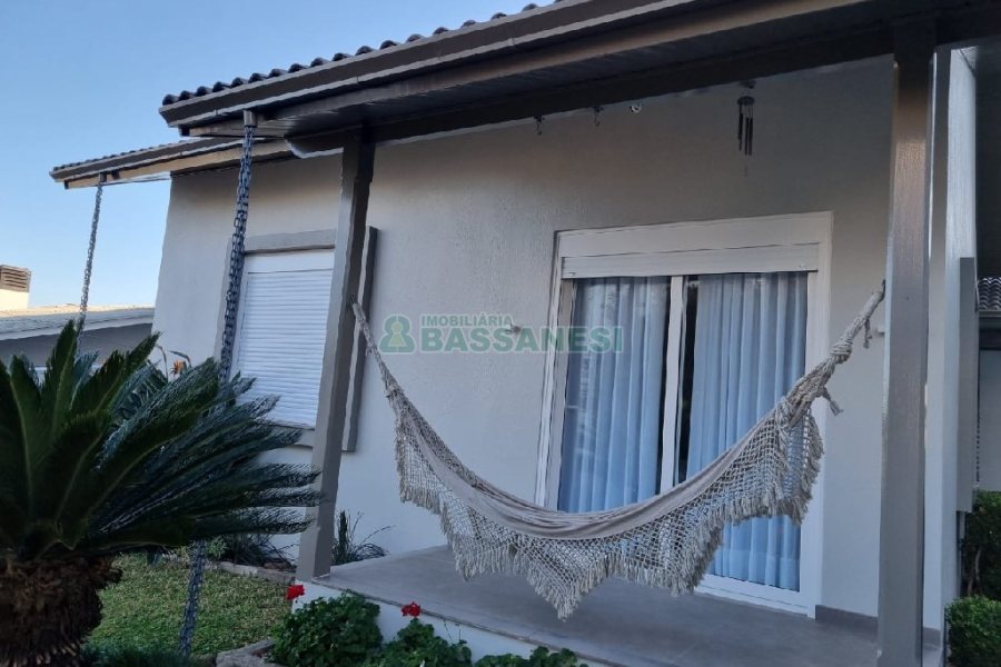 Casa com 114m², 3 dormitórios, 1 vaga, no bairro São Luiz em Caxias do Sul para Comprar