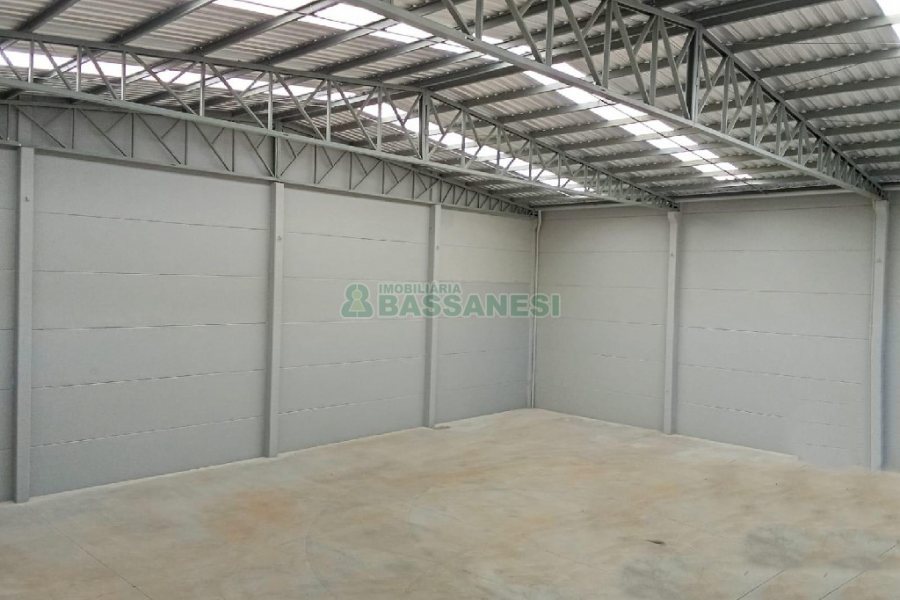 Pavilhão com 670m², no bairro Centenário em Caxias do Sul para Alugar