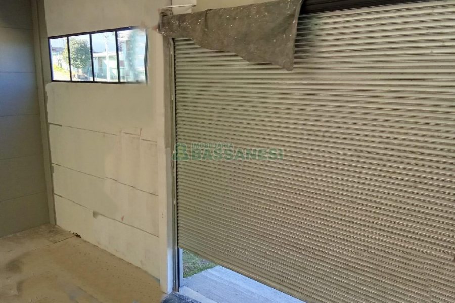 Pavilhão com 670m², no bairro Centenário em Caxias do Sul para Alugar