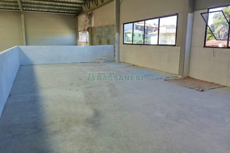 Pavilhão com 670m², no bairro Centenário em Caxias do Sul para Alugar