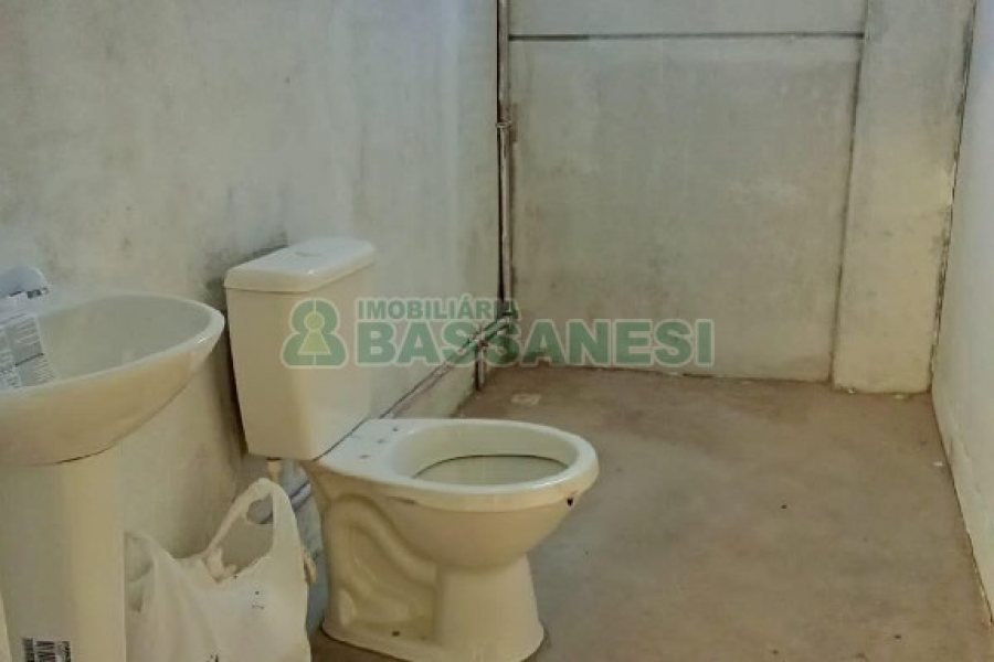 Pavilhão com 670m², no bairro Centenário em Caxias do Sul para Alugar