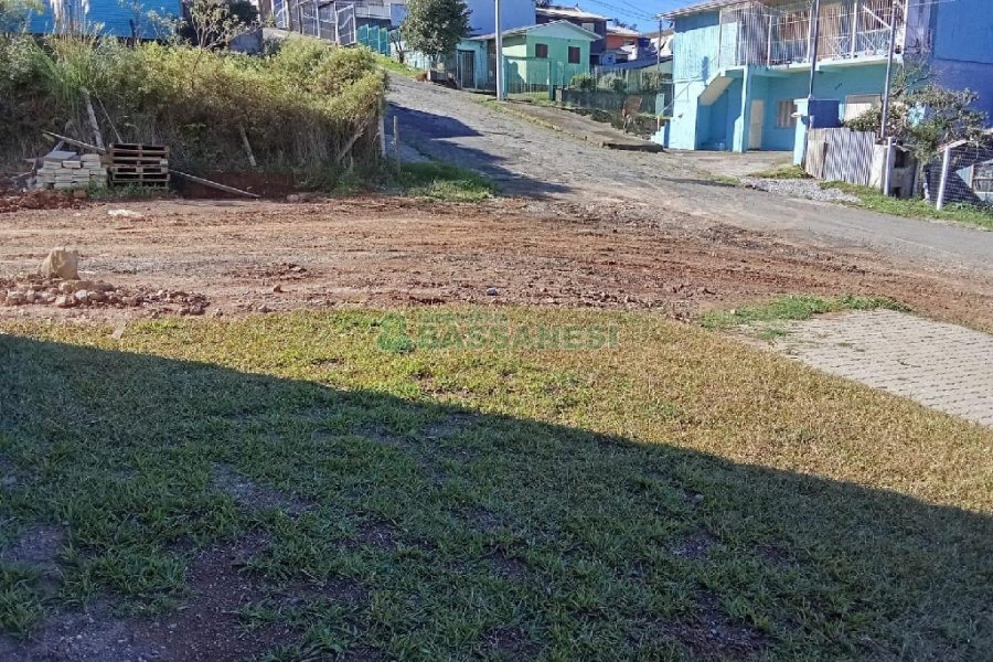 Pavilhão com 670m², no bairro Centenário em Caxias do Sul para Alugar
