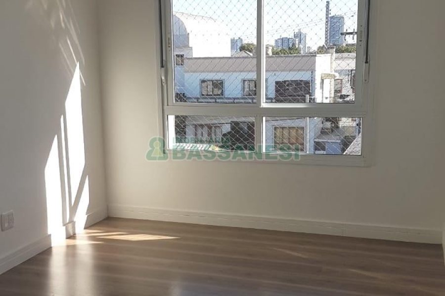 Apartamento com 96m², 2 dormitórios, 2 vagas, no bairro Petrópolis em Caxias do Sul para Comprar