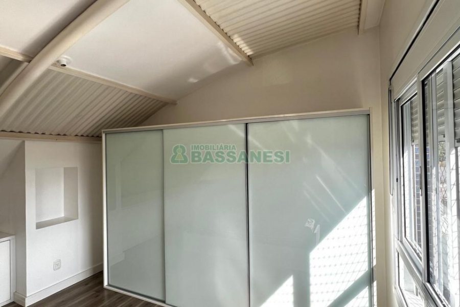 Apartamento com 96m², 2 dormitórios, 2 vagas, no bairro Petrópolis em Caxias do Sul para Comprar