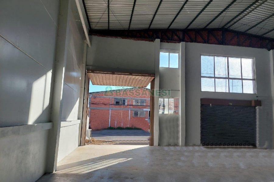 Pavilhão com 480m², no bairro Santa Fé em Caxias do Sul para Alugar