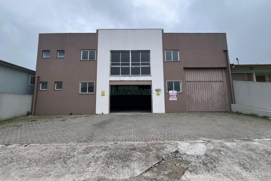 Pavilhão com 480m², no bairro Santa Fé em Caxias do Sul para Alugar