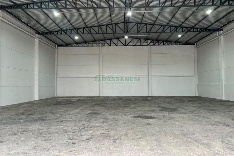 Pavilhão com 480m², no bairro Santa Fé em Caxias do Sul para Alugar