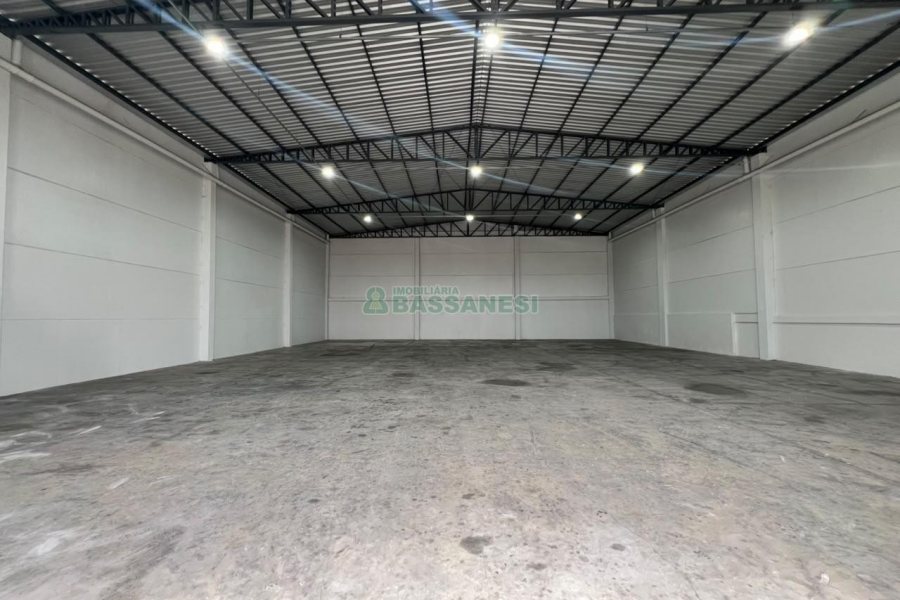 Pavilhão com 480m², no bairro Santa Fé em Caxias do Sul para Alugar