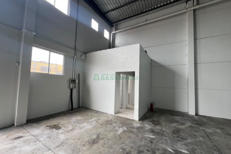 Pavilhão com 480m², no bairro Santa Fé em Caxias do Sul para Alugar