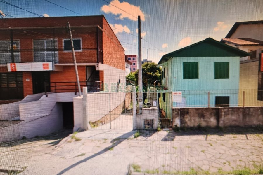 Casa com 67m², 2 dormitórios, 1 vaga, no bairro Esplanada em Caxias do Sul para Comprar