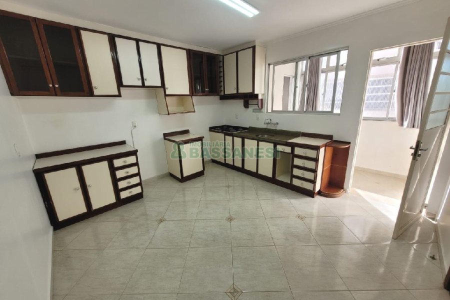 Apto Mobiliado com 65m², 2 dormitórios, 1 vaga, no bairro Santa Catarina em Caxias do Sul para Comprar