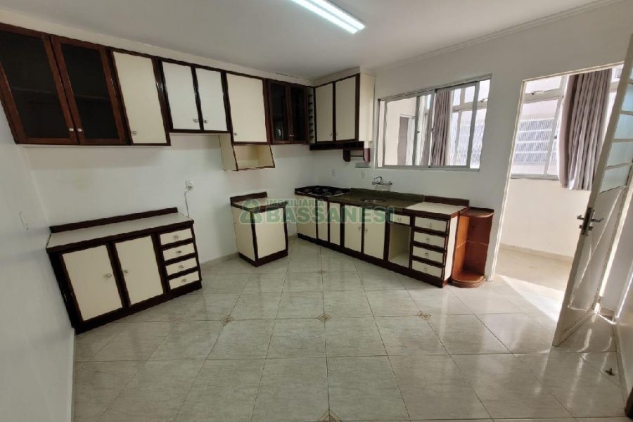 Apto Mobiliado com 65m², 2 dormitórios, 1 vaga, no bairro Santa Catarina em Caxias do Sul para Comprar