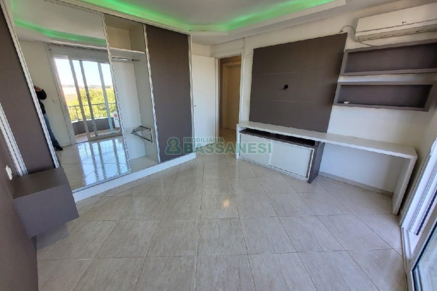 Apto Mobiliado com 65m², 2 dormitórios, 1 vaga, no bairro Santa Catarina em Caxias do Sul para Comprar