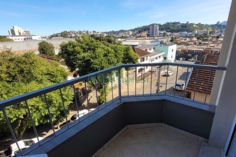 Apto Mobiliado com 65m², 2 dormitórios, 1 vaga, no bairro Santa Catarina em Caxias do Sul para Comprar