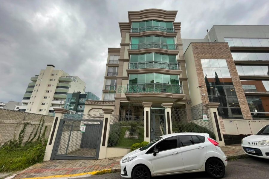 Apartamento com 98m², 3 dormitórios, 2 vagas, no bairro Sanvitto em Caxias do Sul para Comprar