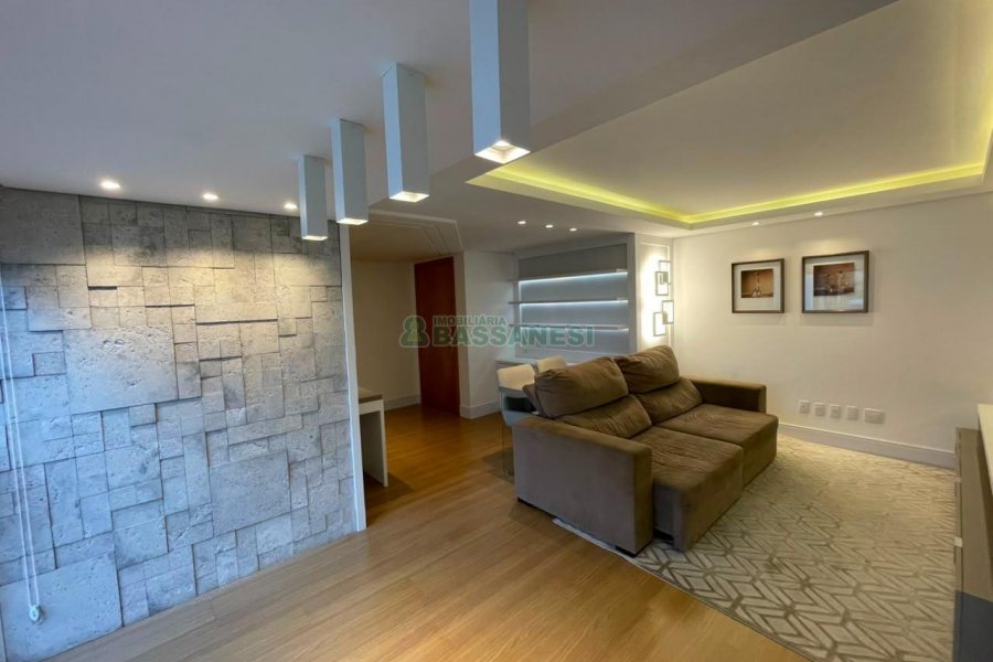 Apartamento com 98m², 3 dormitórios, 2 vagas, no bairro Sanvitto em Caxias do Sul para Comprar
