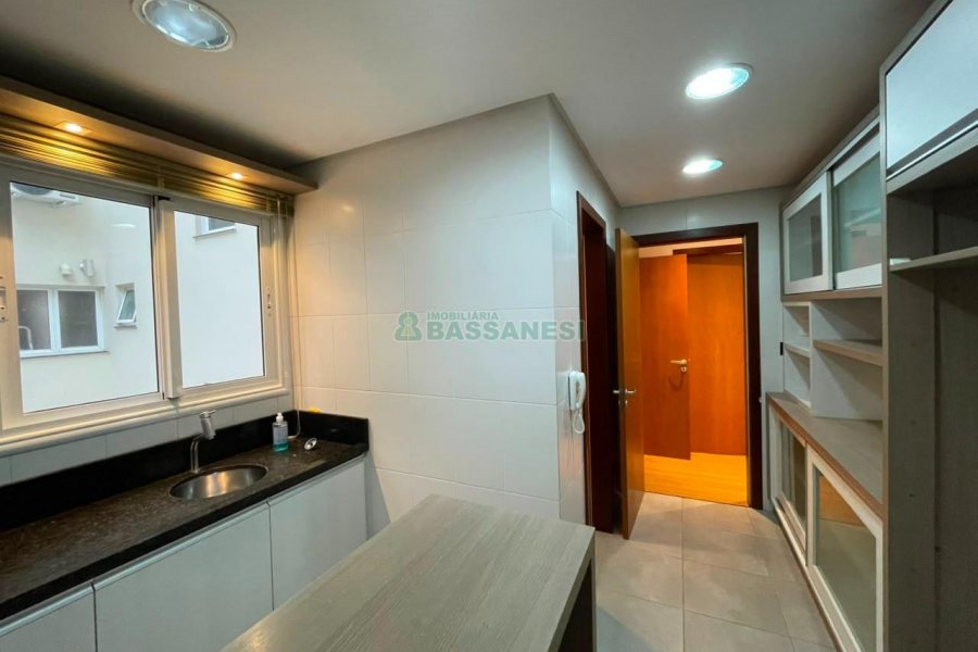 Apartamento com 98m², 3 dormitórios, 2 vagas, no bairro Sanvitto em Caxias do Sul para Comprar