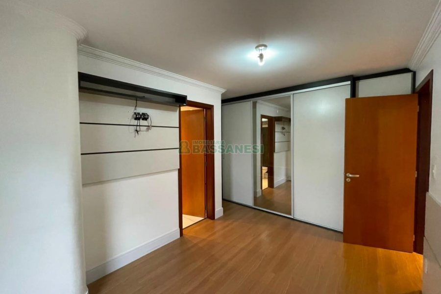 Apartamento com 98m², 3 dormitórios, 2 vagas, no bairro Sanvitto em Caxias do Sul para Comprar