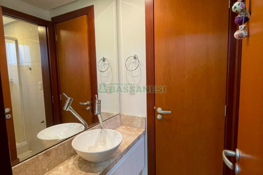 Apartamento com 98m², 3 dormitórios, 2 vagas, no bairro Sanvitto em Caxias do Sul para Comprar