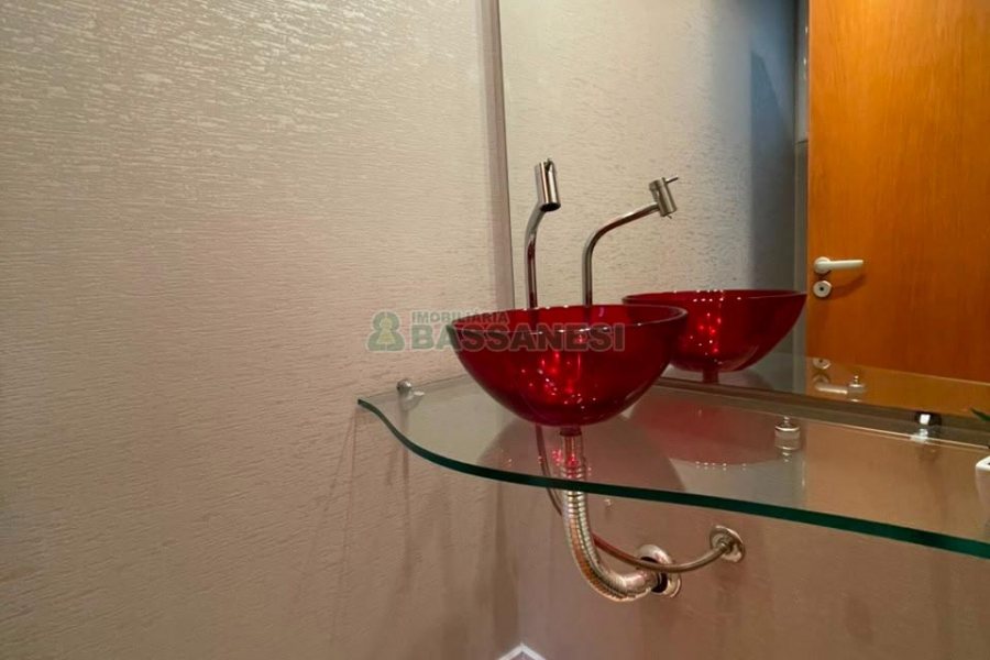 Apartamento com 98m², 3 dormitórios, 2 vagas, no bairro Sanvitto em Caxias do Sul para Comprar