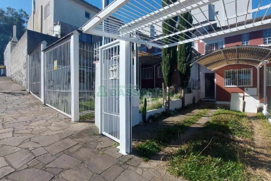 Sobrado com 57m², 2 dormitórios, 2 vagas, no bairro Santa Catarina em Caxias do Sul para Comprar