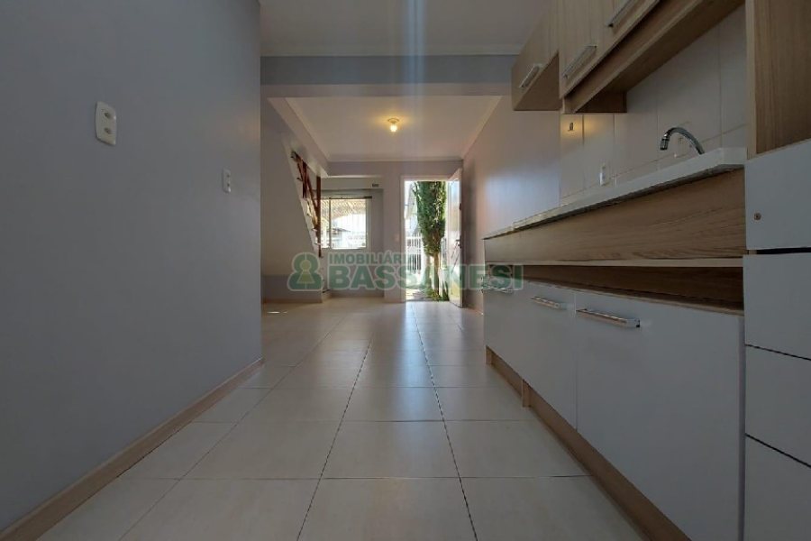 Sobrado com 57m², 2 dormitórios, 2 vagas, no bairro Santa Catarina em Caxias do Sul para Comprar