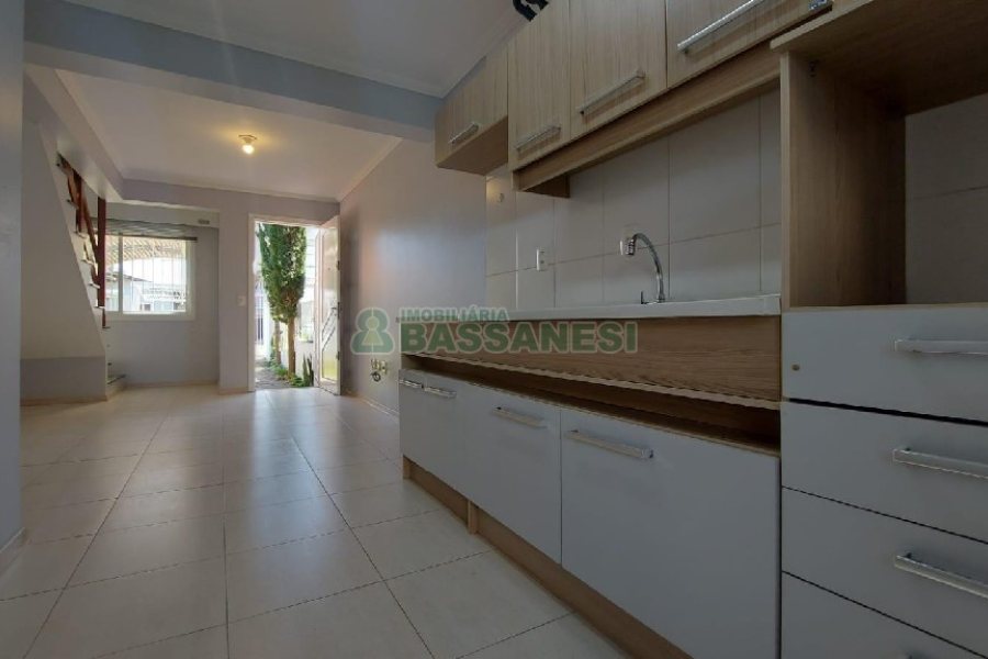 Sobrado com 57m², 2 dormitórios, 2 vagas, no bairro Santa Catarina em Caxias do Sul para Comprar