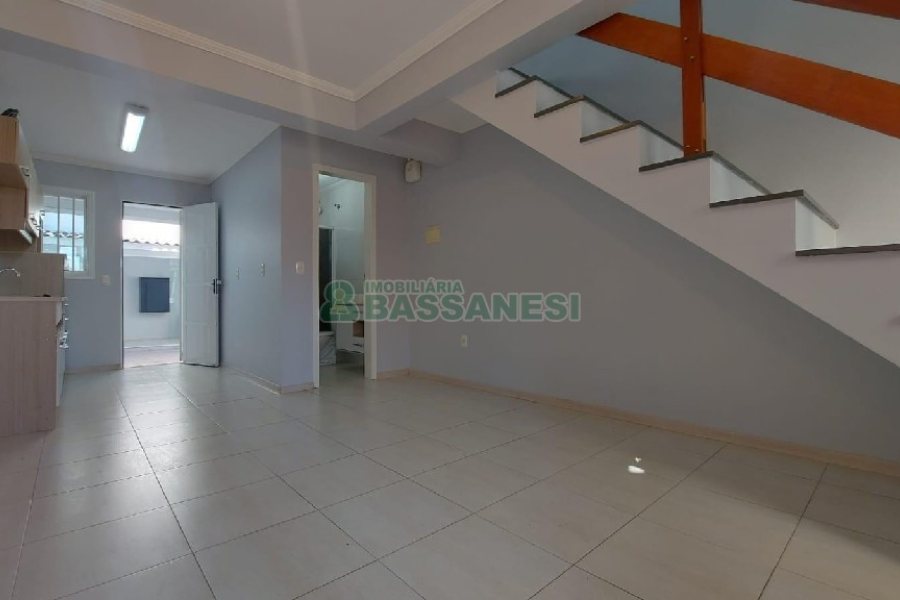 Sobrado com 57m², 2 dormitórios, 2 vagas, no bairro Santa Catarina em Caxias do Sul para Comprar