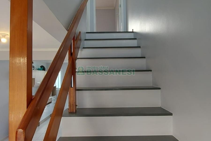 Sobrado com 57m², 2 dormitórios, 2 vagas, no bairro Santa Catarina em Caxias do Sul para Comprar