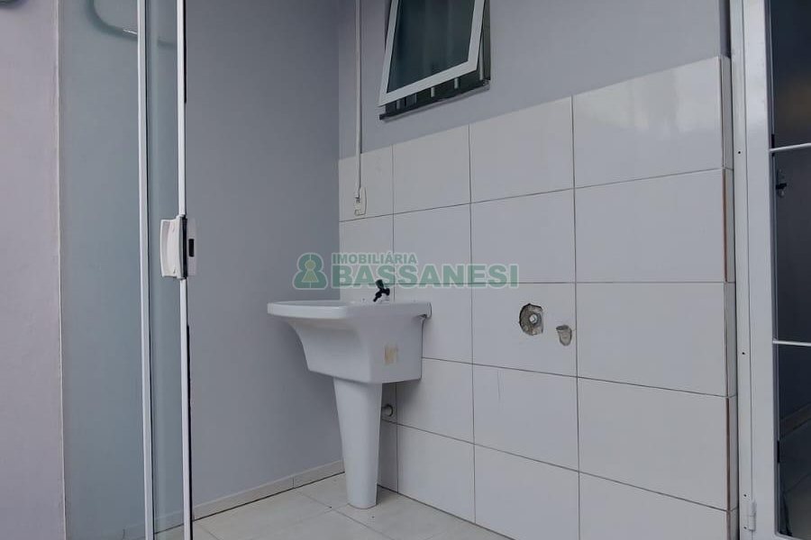 Sobrado com 57m², 2 dormitórios, 2 vagas, no bairro Santa Catarina em Caxias do Sul para Comprar