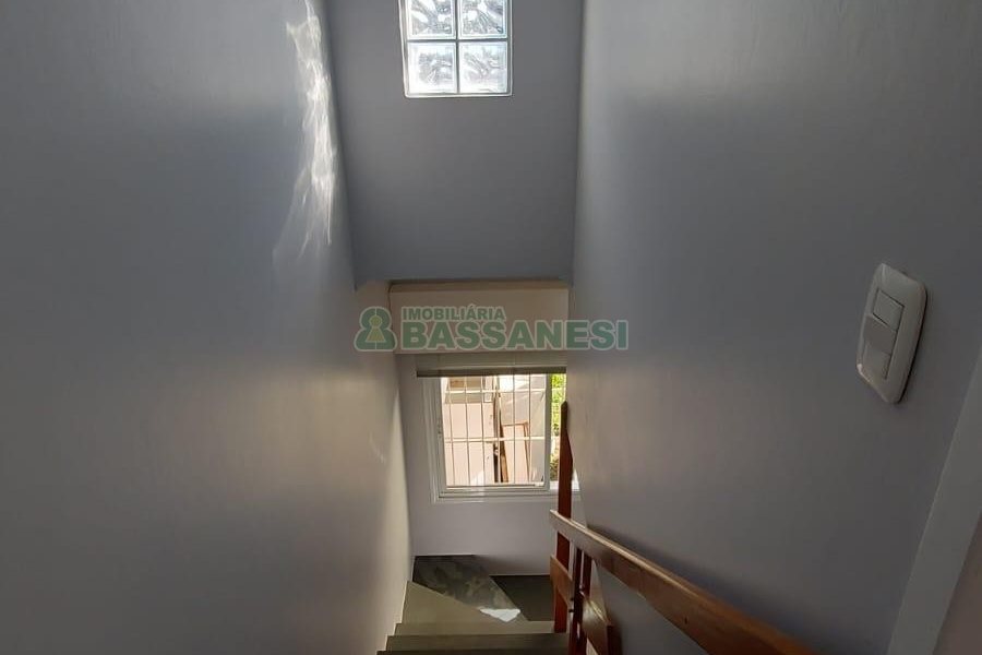 Sobrado com 57m², 2 dormitórios, 2 vagas, no bairro Santa Catarina em Caxias do Sul para Comprar